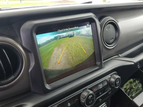 Used 2023 Jeep Wrangler Unlimited Sport AWD/4WD image 18