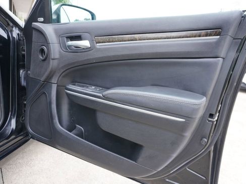 Used 2016 Chrysler 300 C RWD image 23