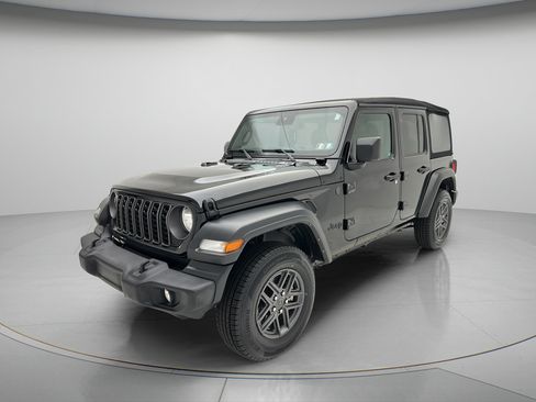 Used 2024 Jeep Wrangler Unlimited Sport AWD/4WD image 3