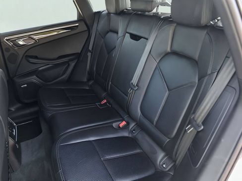 Used 2024 Porsche Macan AWD/4WD image 28