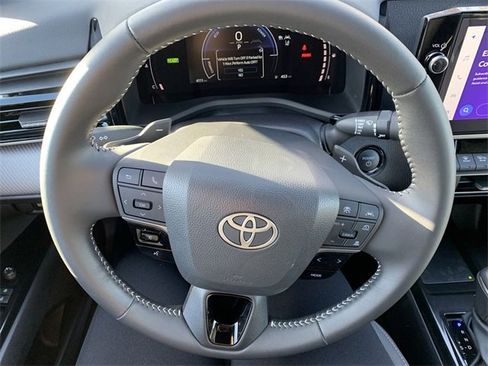 Used 2025 Toyota Camry SE image 19