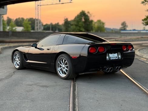 Used 1998 Chevrolet Corvette Coupe w/ Memory Pkg RWD image 5