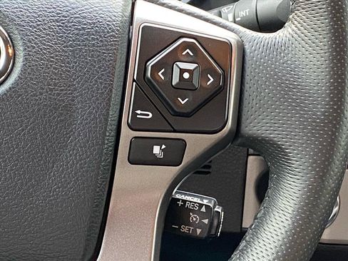 Used 2017 Toyota Tacoma Limited image 11