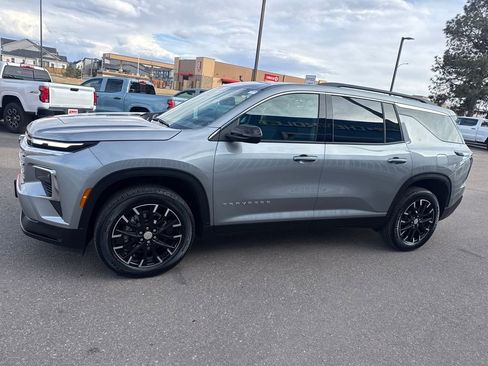 Used 2025 Chevrolet Traverse LT w/ Sun and Wheel Package image 2