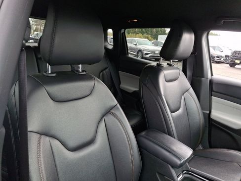 Used 2024 Jeep Compass Limited image 13