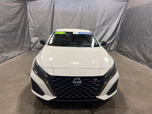 Used 2024 Nissan Altima 2.5 SR image 2