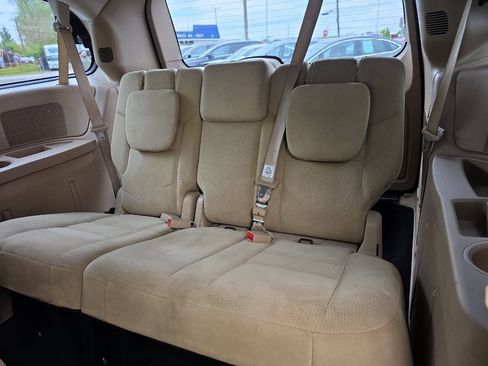 Used 2015 Dodge Grand Caravan American Value Package FWD image 10
