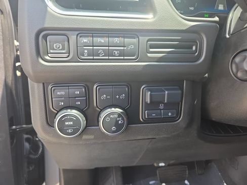 Used 2022 Chevrolet Tahoe Z71 w/ Z71 Off-Road Package AWD/4WD image 17