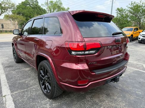 Used 2021 Jeep Grand Cherokee Laredo X image 3