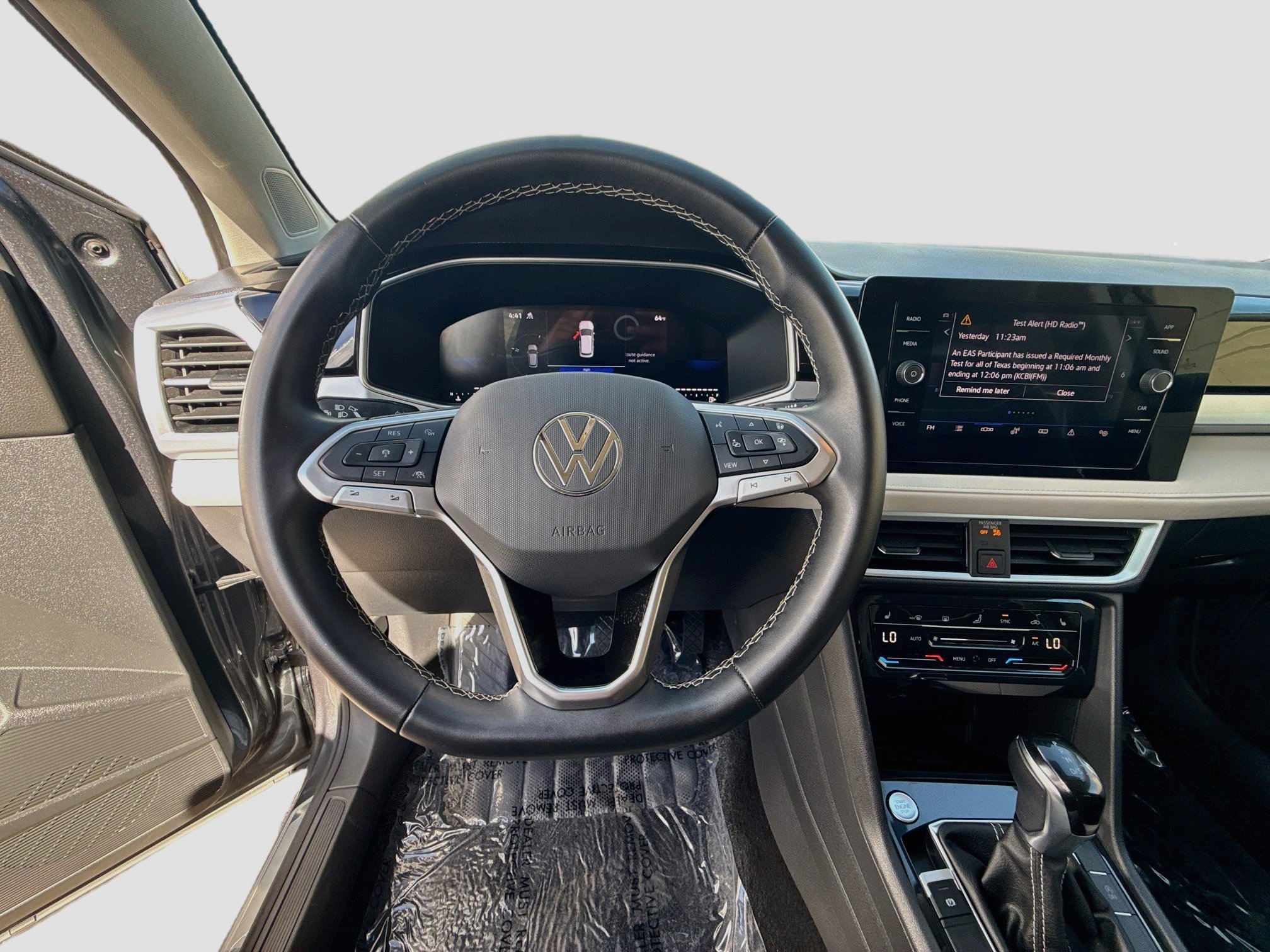 Used 2025 Volkswagen Taos SE AWD/4WD image 18