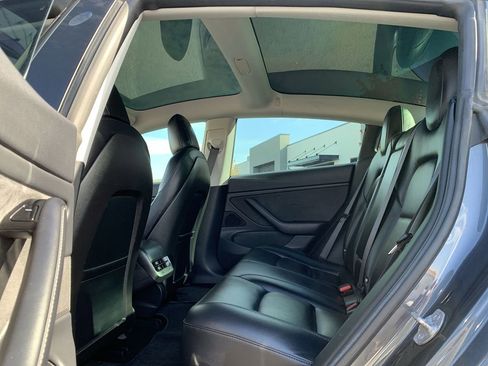 Used 2018 Tesla Model 3 Mid Range image 23