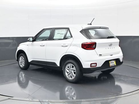 New 2026 Hyundai Venue SE FWD image 7