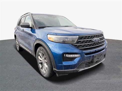 Used 2021 Ford Explorer XLT w/ Equipment Group 202A image 2