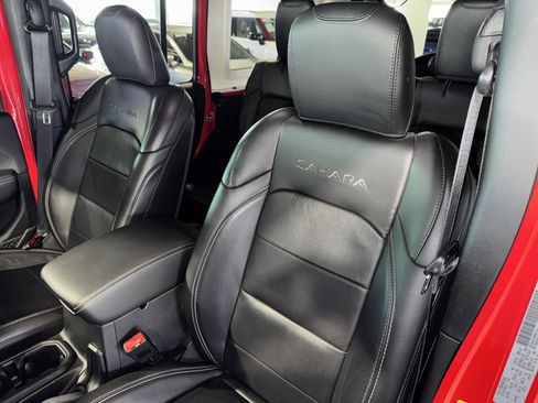 Used 2018 Jeep Wrangler Unlimited Sahara image 33