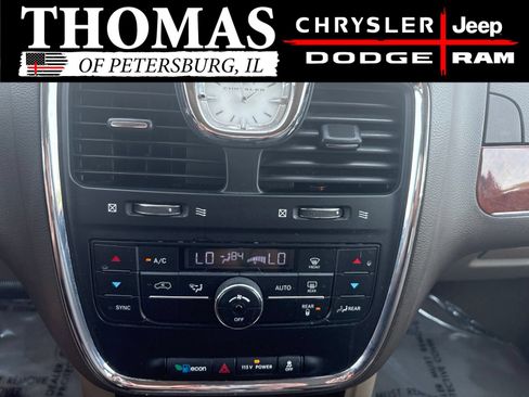 Used 2013 Chrysler Town & Country Touring FWD image 19