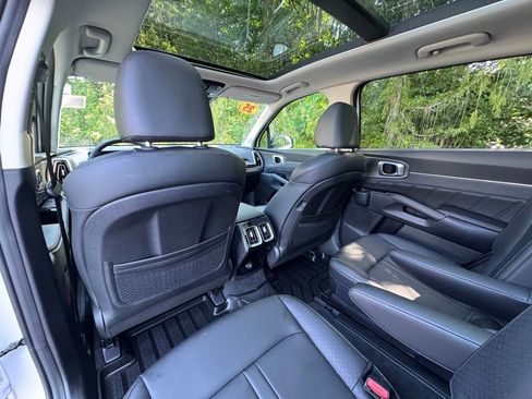 Used 2025 Kia Sorento SX AWD/4WD image 11