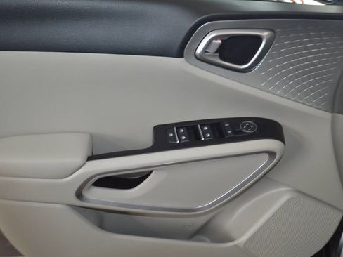 Used 2025 Kia Soul LX FWD image 20