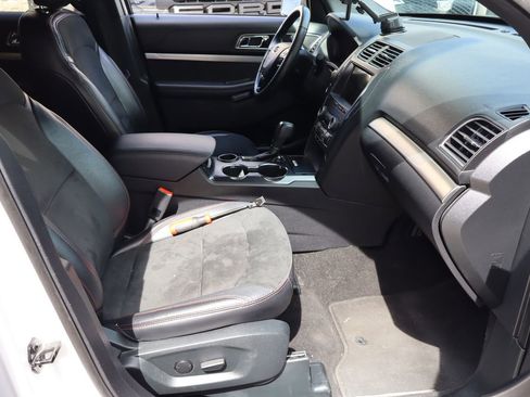 Used 2019 Ford Explorer XLT w/ Equipment Group 202A FWD image 15