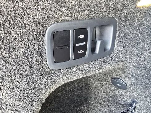 Used 2022 Bentley Bentayga AWD/4WD image 11