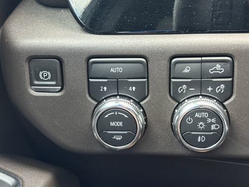 Used 2024 GMC Sierra 1500 SLT w/ SLT Convenience Package AWD/4WD image 30