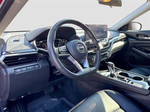 Used 2024 Nissan Altima 2.0 SR image 9