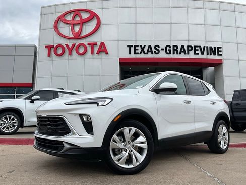 Used 2025 Buick Encore GX Preferred image 2