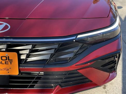 Used 2025 Hyundai Elantra Limited image 7