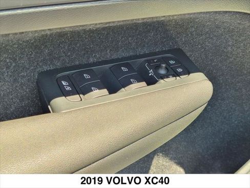 Used 2019 Volvo XC40 T5 R-Design AWD/4WD image 11