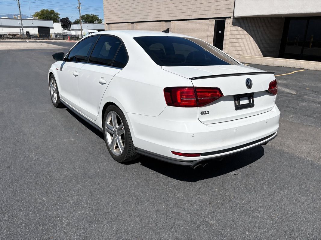 Used 2017 Volkswagen Jetta GLI FWD image 3