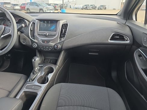 Used 2017 Chevrolet Cruze LT w/ Convenience Package image 12