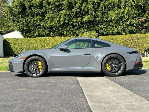 Certified 2025 Porsche 911 Carrera GTS RWD image 2