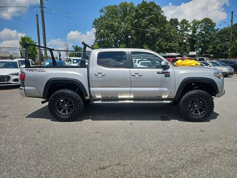 Used 2017 Toyota Tacoma TRD Off-Road w/ Tow Package RWD image 5