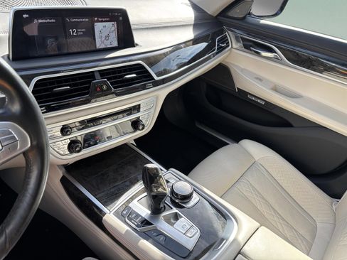 Used 2018 BMW 740i image 15