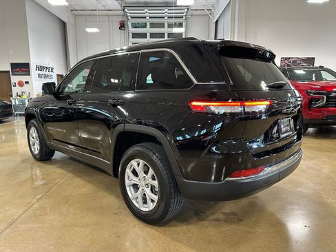 Used 2023 Jeep Grand Cherokee Limited w/ Luxury Tech Group II AWD/4WD image 6