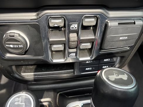 Used 2021 Jeep Wrangler Unlimited Sahara AWD/4WD image 39