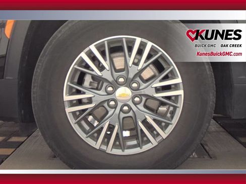 Used 2024 Chevrolet Traverse LT FWD image 13