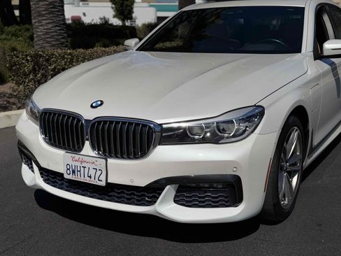 Used 2018 BMW 740e xDrive AWD/4WD image 28