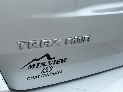 Used 2022 Chevrolet Trax LT w/ LT Convenience Package AWD/4WD image 11