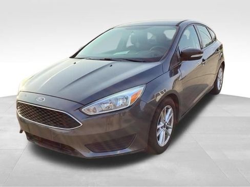 Used 2016 Ford Focus SE FWD image 1