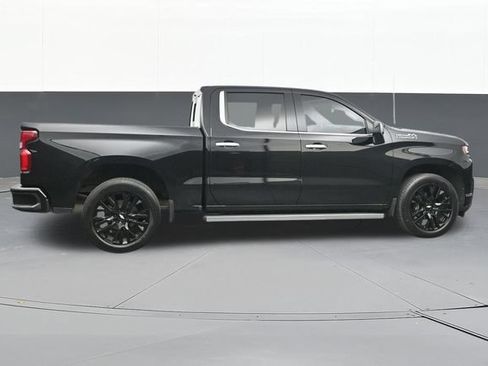 Used 2019 Chevrolet Silverado 1500 High Country w/ Technology Package AWD/4WD image 17