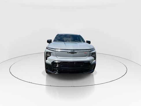 Used 2025 Chevrolet Silverado EV RST image 3