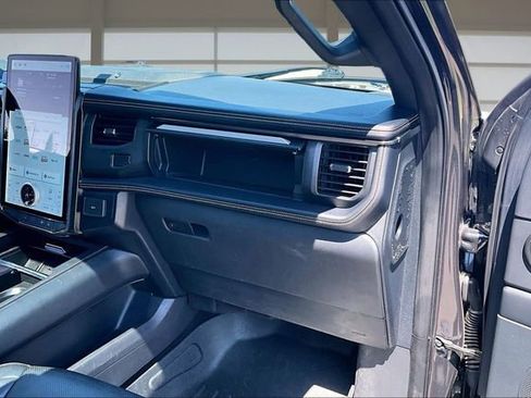 Used 2022 Ford Expedition Max Platinum AWD/4WD image 17
