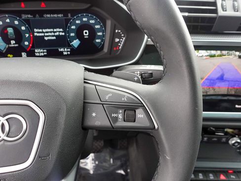 Used 2025 Audi Q3 2.0T Premium image 19