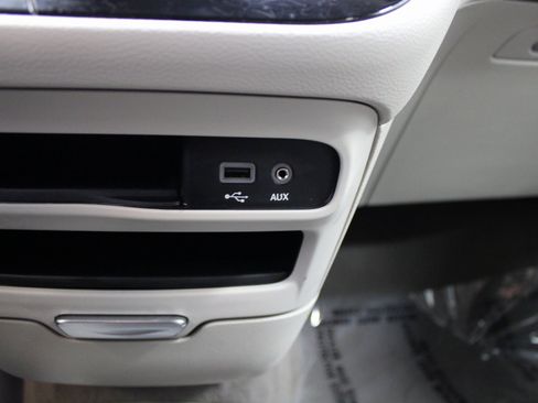 Used 2020 Chrysler Pacifica Touring w/ Advanced Safetytec Group image 34