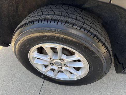 Used 2018 Jeep Grand Cherokee Laredo RWD image 10