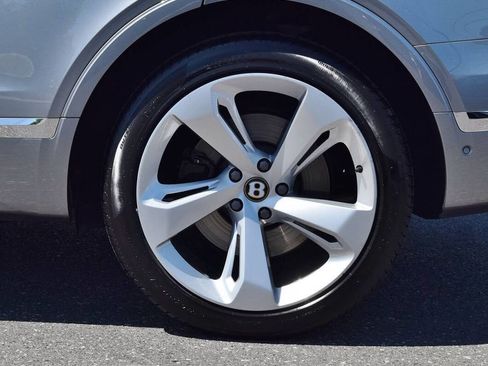 Used 2019 Bentley Bentayga image 47
