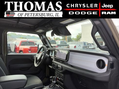 Used 2025 Jeep Wrangler Unlimited Sport AWD/4WD image 26