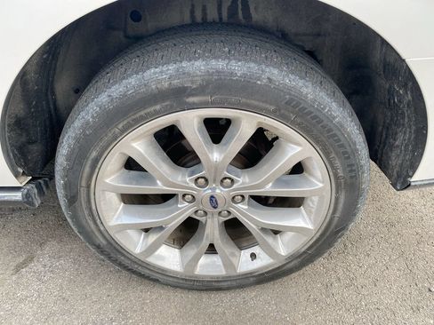 Used 2019 Ford Expedition Limited w/ Equipment Group 302A AWD/4WD image 2