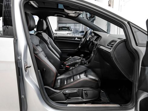Used 2017 Volkswagen GTI SE FWD image 43