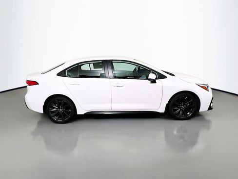 Used 2024 Toyota Corolla SE FWD image 3